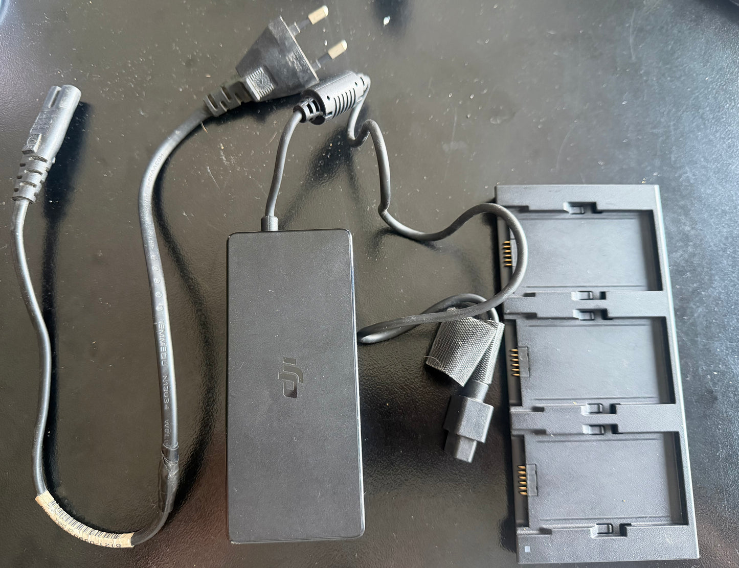 DJI BATTERY CHARGER WITH CHARGING HUB / PRE OWNED