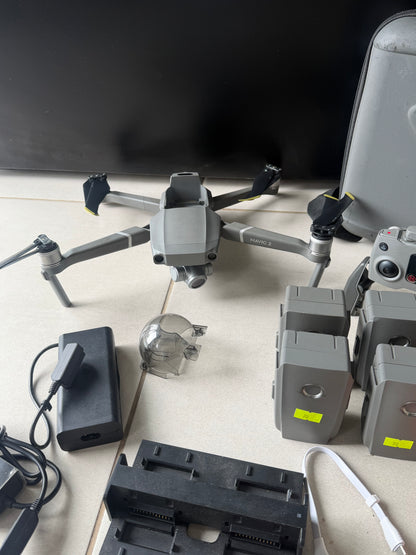 DJI Mavic 2 Zoom with 4 Batteries / Pre Owned