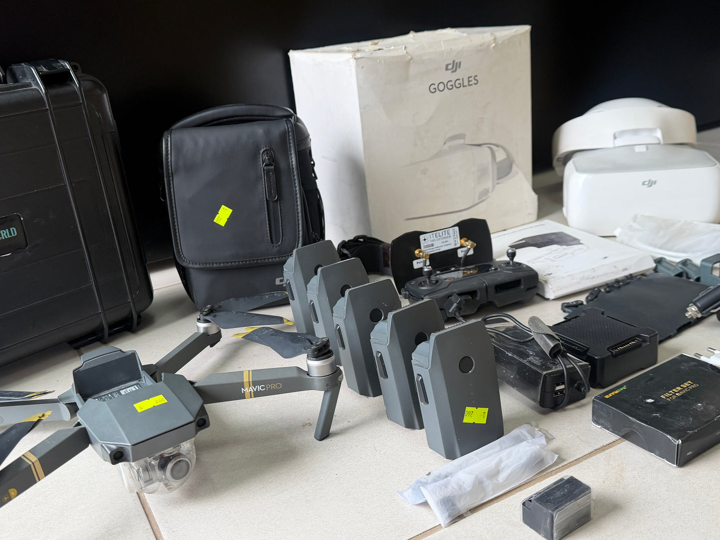 DJI MAVIC PRO WITH 5 BATTERIES AND GOGGLES / PRE OWNED